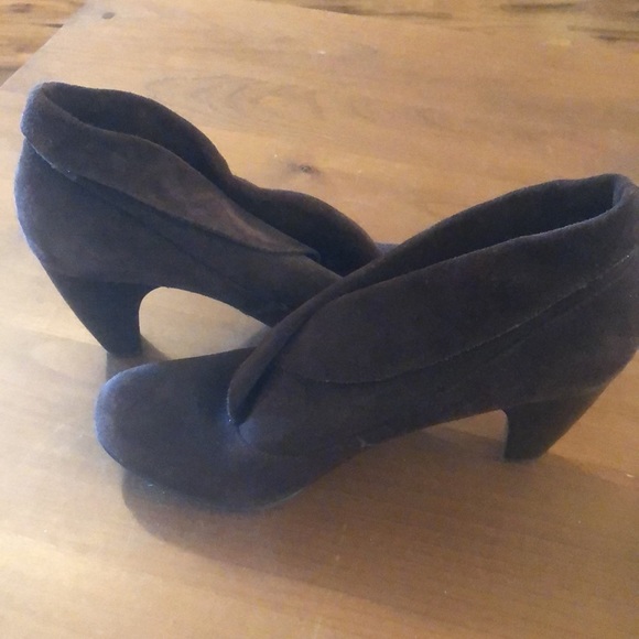 Connie Brown Suede Ankle Booties size 10 - Picture 3 of 7